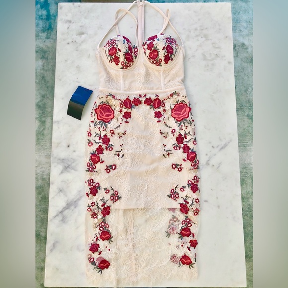 BEBE Maddie Lace Embroidered Midi Dress - Picture 8 of 11